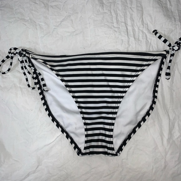 Bikini set🌞✨ - Picture 4 of 5